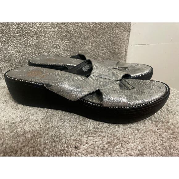 NWOT Yellow Box Silver Burke Wedge Thong Rhinestone Sandal, 9.5 - Picture 2 of 7